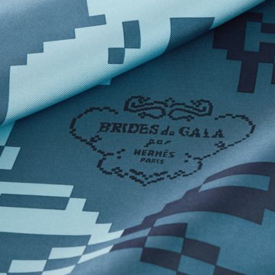 HERMES エルメス ポケットチーフ ブルーグリーン 美品 HERMES エルメス シルク スカーフポケットチーフ ブルー系